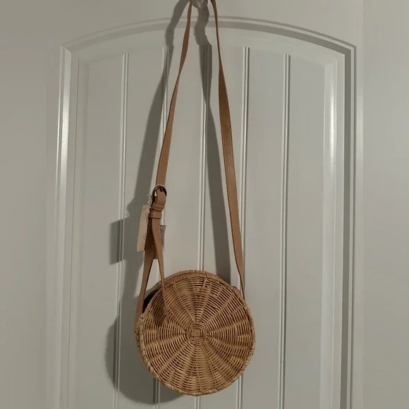 Universal Tread Straw Circle Tote Handbag - Picture 5 of 8